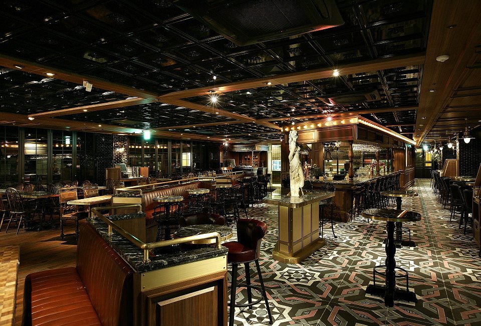 Prost empty restaurant